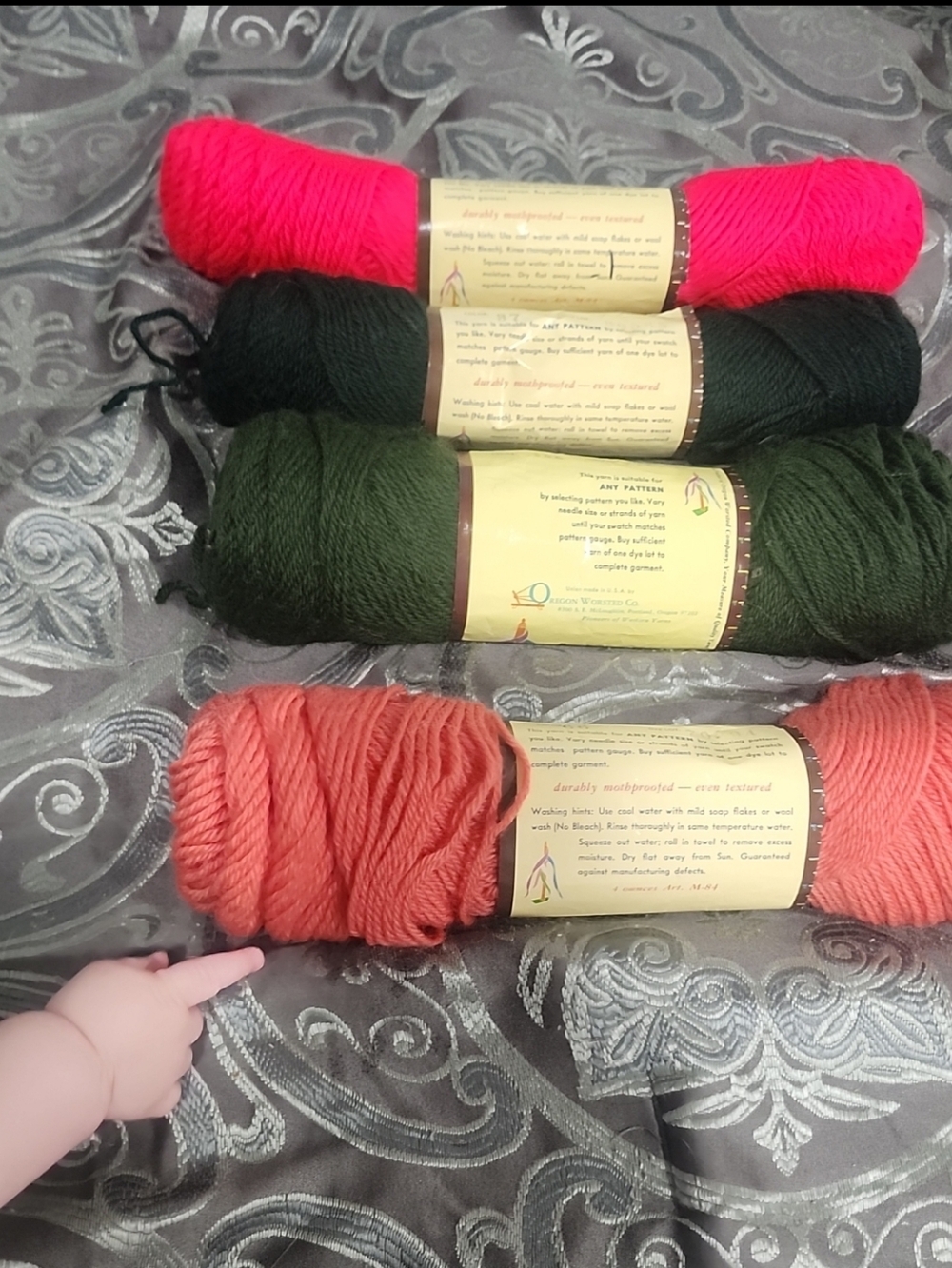 100% Wool 4 Pk Knitting Worsted Yarn Various Colors Maypole Pink green - Picture 2 of 2